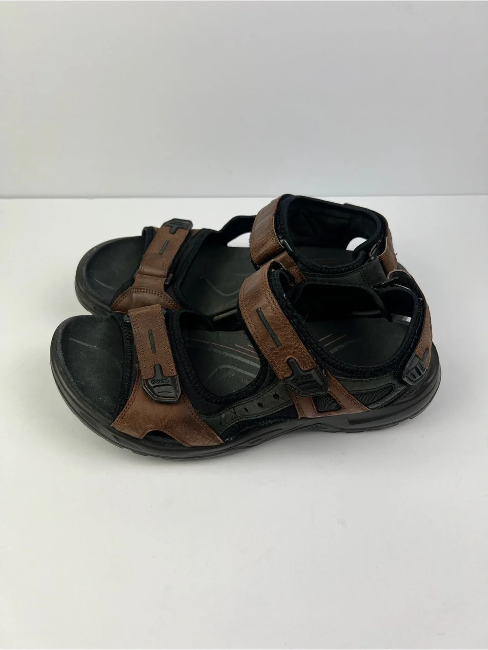 Ecco Men's Brown and Black Outdoor Strapped Sandals